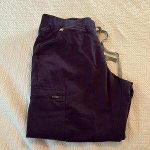 Zamora Figs Joggers Women’s petite- L